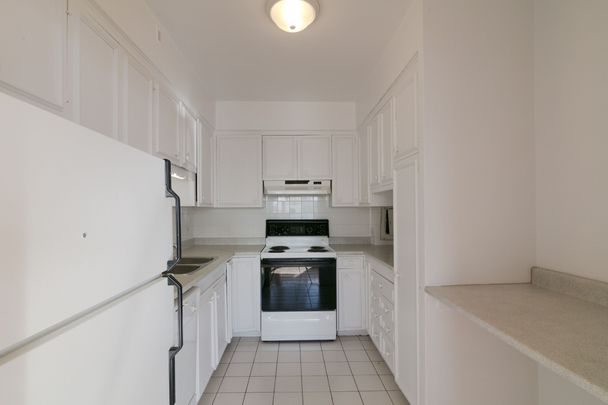 3555 Cote-des-Neiges Road - Photo 1