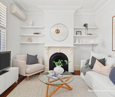 Character and convenience - Photo 4