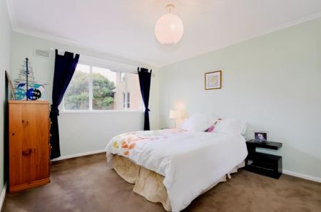 2 Bed, 1 Bath - Photo 2