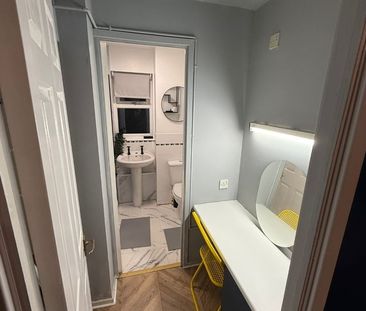 Studio Flat, Captains Palce, SO14 - Photo 6