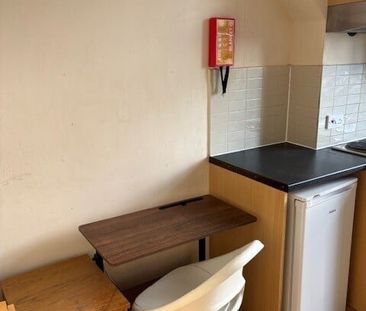 High Street - Photo 2