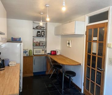 Room in a Shared House, Usk Road, SW11 - Photo 4