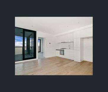 Top Floor Light Filled Apartment With City Views - Photo 2