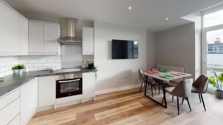 3 bedroom flat to rent - Photo 5