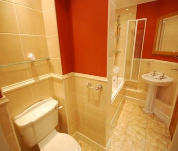 Spacious 5 bedroom mid terrace. Close to university and amenities - Photo 4