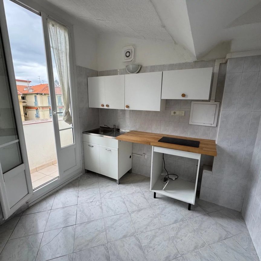 Exclusivité – Agréable 2 pièces avec balcon, centre de Nice - Photo 1