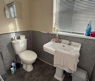 1 bedroom in a house share to rent - Photo 3