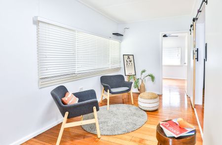 Three Bedroom House - Photo 2