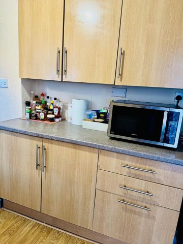 Room in a Shared House, Dobroyd Street, M8 - Photo 2