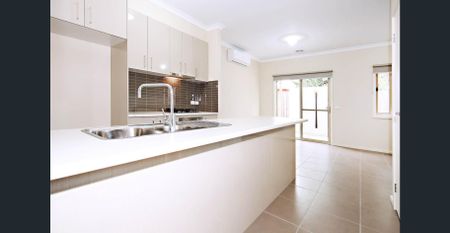 Pacific Werribee at streets end - Photo 2