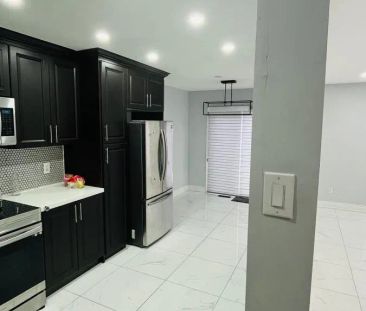 803 DEVERON CRESCENT W - Photo 4