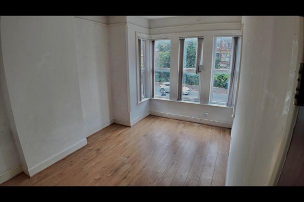 Room in a Shared House, New Bedford Road, LU3 - Photo 1