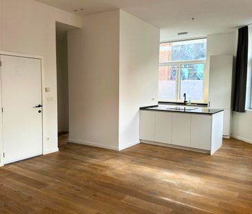 Volledig gerenoveerd gelijkvloers appartement met 2 slaapkamers te ... - Foto 2