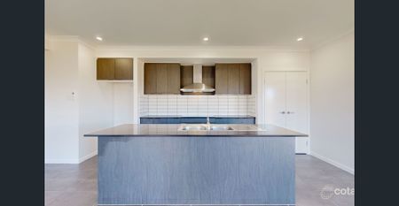 Modern Family Home in a Quiet Burdell Pocket - Photo 5