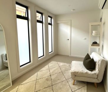 STYLISH TOWNHOUSE WITH INDOOR & OUTDOOR FLAIR! - Photo 5