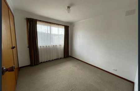 FAMILY HOME | GREAT LOCATION | - Photo 3
