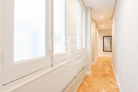 Piso de alquiler en C. de Felipe IV, Jerónimos - Photo 4