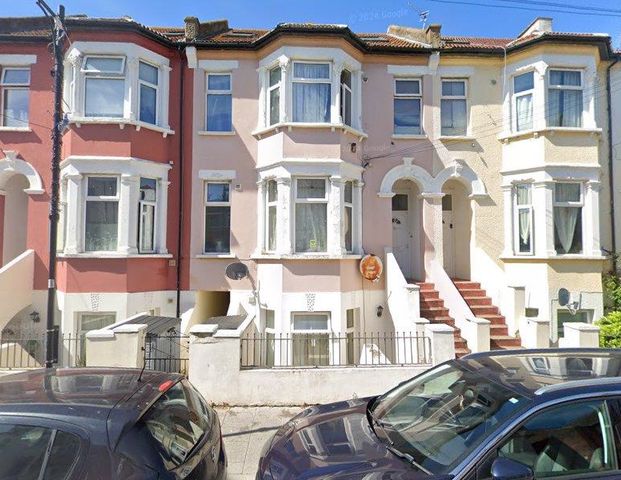 Weston Road, Southend-On-Sea SS1, London - Photo 1