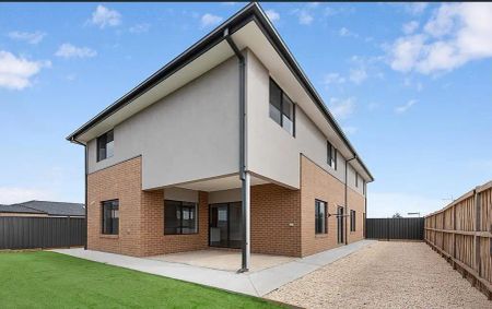 “Beautiful Double Storey Home!” - Photo 5