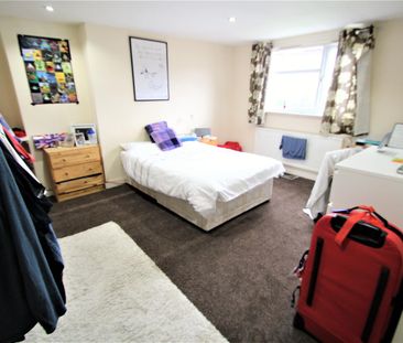 5 bedroom semi-detached house to rent - Photo 2