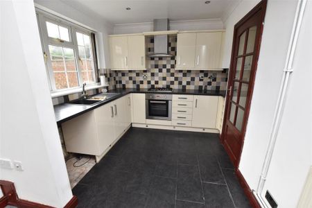 3 bedroom semi-detached house to rent - Photo 4