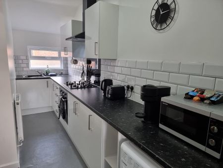 2 bedroom apartment to rent - Photo 3