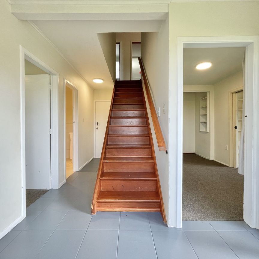 7 Bedroom Home in Karori - Photo 1