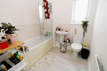 2 bedroom flat to rent - Photo 5