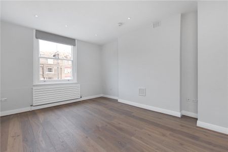 A spacious three double bedroom flat set over two floors with high spec finish, wood flooring and contemporary kitchen and bathrooms. - Photo 2