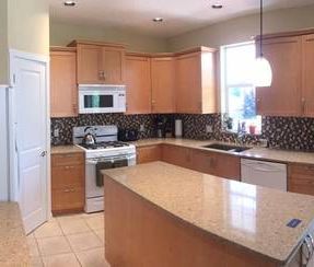 Bright, elegant 4 bed, 3 bath home in Sooke (Sunriver) - Photo 4