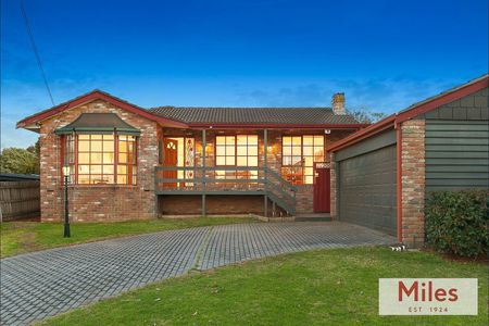 19 Sherlowe Crescent, Viewbank - Photo 2