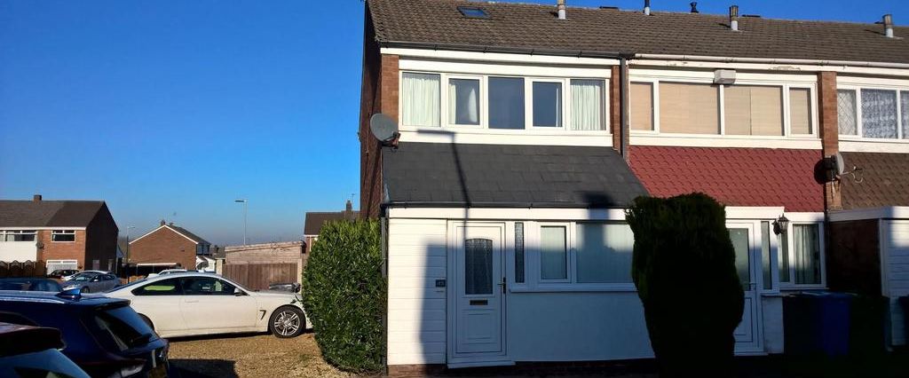 2 bedroom end of terrace house to rent - Photo 1