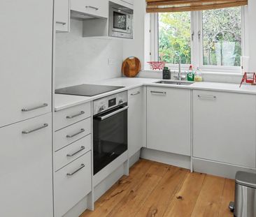 5 Bed Semi-Detached House, Sutherland Grove, SW18 - Photo 6