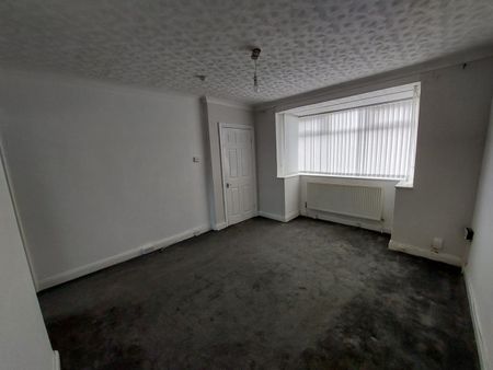 3 Bed Semi-Detached House, Oldroyd Crescent, LS11 - Photo 2
