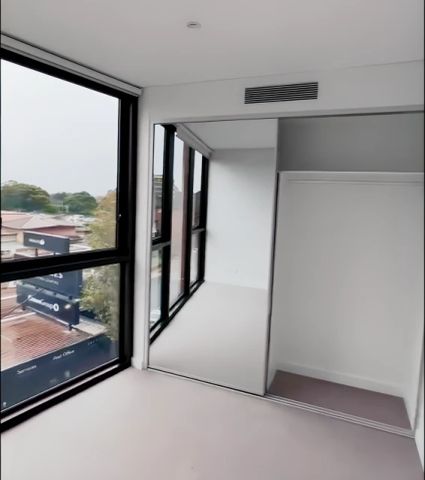 2 bed 2 bath - Photo 2