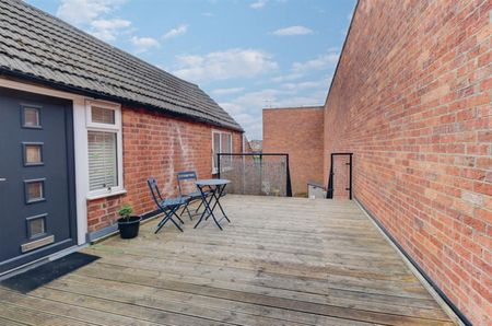 The Square, Kenilworth - Photo 2