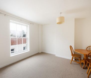 1 Bed Flat - Photo 1