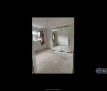 3 bedroom flat to rent - Photo 4