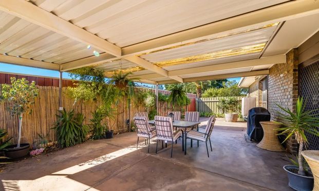 Spacious Family Home in a Quiet Cul-de-Sac - Photo 1