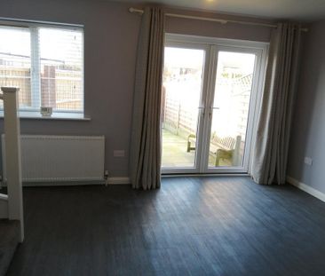 2 bedroom end of terrace house to rent - Photo 1