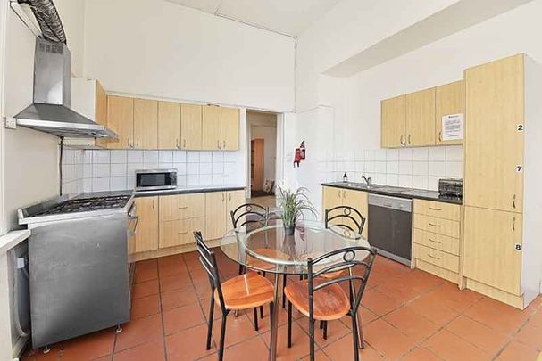 Room 2 (Non Ensuite) - Photo 1