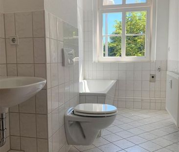 zentrumsnahe Wohnung mit EBK & Balkon :) - Photo 4