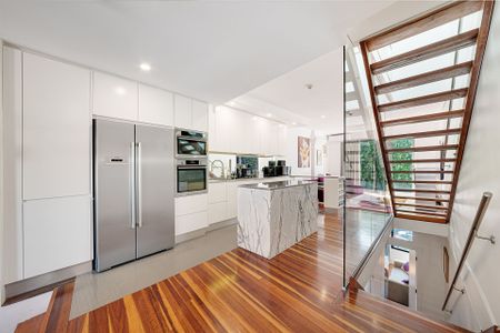 Expansive 249 sqm Three Bedroom Residence - Offered Unfurnished - Photo 4