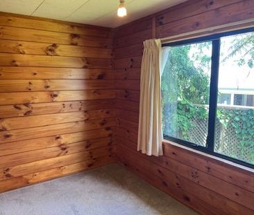 Solid house in Forrest Hill! - Photo 1