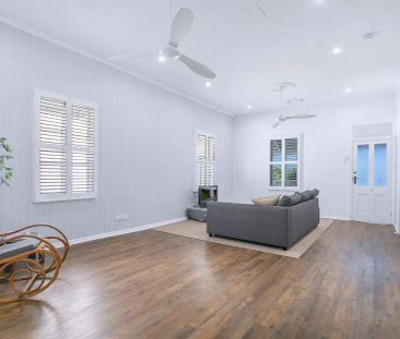 “Cute Renovated Cottage in Superb Location” - Photo 1