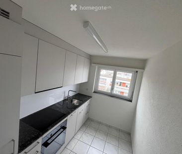 Moderne 4,5-Zimmer-Wohnung, frisch renoviert und ideal gelegen - Photo 4
