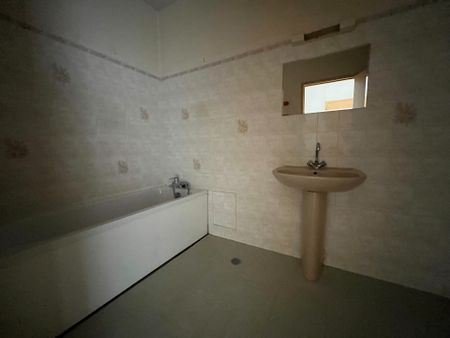 Location Appartement 2 pièces 89m² ST DONAT SUR L HERBASSE 26260 - Photo 2