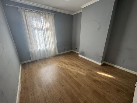 4 bedroom terraced house to rent - Photo 3