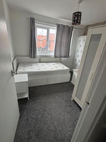 2 bedroom flat to rent - Photo 5