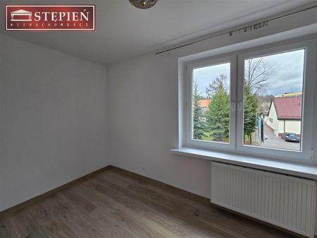 DOSKONALE ZLOKALIZOWANE MIESZKANIE NA PIERWSZYM PIĘTRZE W ZIELONYM CENTRUM JELENIEJ GÓRY. - Zdjęcie 3